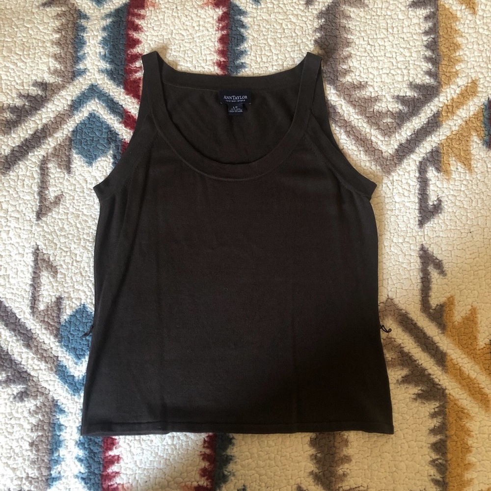 Dark brown tank, size large